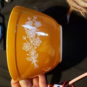 Vintage Pyrex bowl